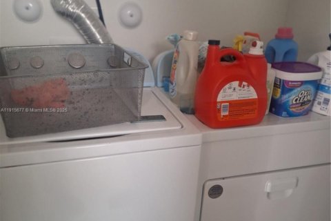 Townhouse in Homestead, Florida 3 bedrooms, 137.77 sq.m. № 2016349 - photo 11