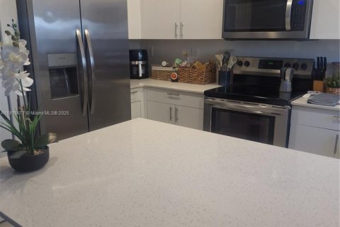 Townhouse in Homestead, Florida 3 bedrooms, 137.77 sq.m. № 2016349 - photo 7