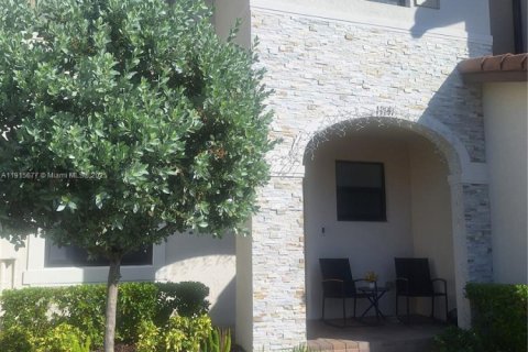 Townhouse in Homestead, Florida 3 bedrooms, 137.77 sq.m. № 2016349 - photo 2