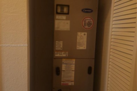 Townhouse in Homestead, Florida 3 bedrooms, 137.77 sq.m. № 2016349 - photo 12