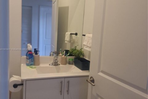 Townhouse in Homestead, Florida 3 bedrooms, 137.77 sq.m. № 2016349 - photo 17