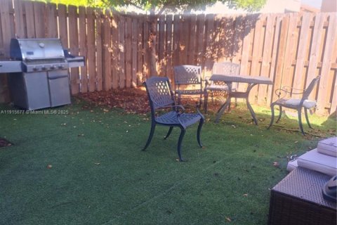 Townhouse in Homestead, Florida 3 bedrooms, 137.77 sq.m. № 2016349 - photo 28