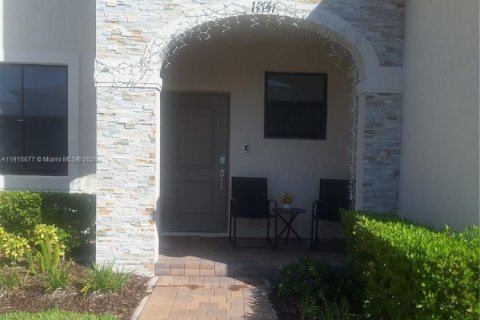 Townhouse in Homestead, Florida 3 bedrooms, 137.77 sq.m. № 2016349