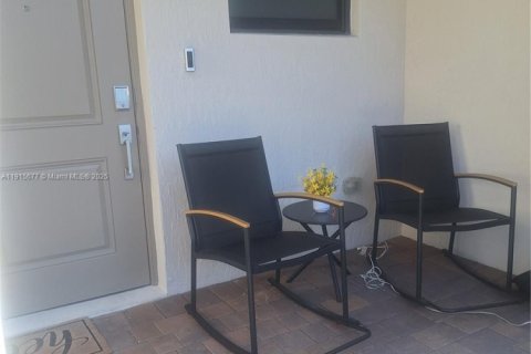 Townhouse in Homestead, Florida 3 bedrooms, 137.77 sq.m. № 2016349 - photo 3