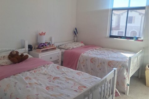 Townhouse in Homestead, Florida 3 bedrooms, 137.77 sq.m. № 2016349 - photo 20