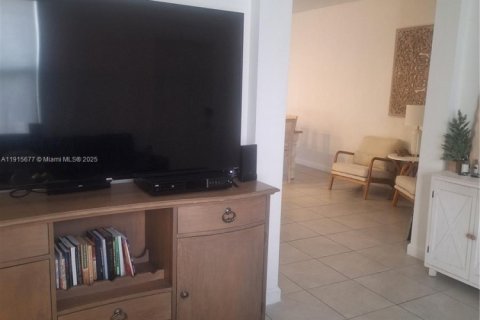 Townhouse in Homestead, Florida 3 bedrooms, 137.77 sq.m. № 2016349 - photo 4