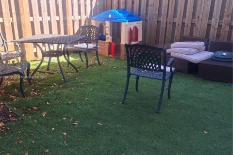 Townhouse in Homestead, Florida 3 bedrooms, 137.77 sq.m. № 2016349 - photo 29