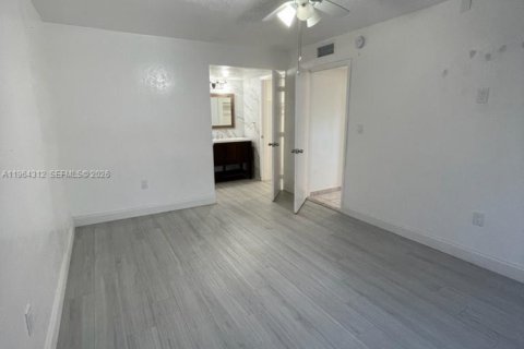 Appartement à louer à Miami, Floride: 3 chambres, 108.42 m2 № 2026762 - photo 12