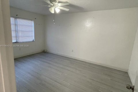 Appartement à louer à Miami, Floride: 3 chambres, 108.42 m2 № 2026762 - photo 9