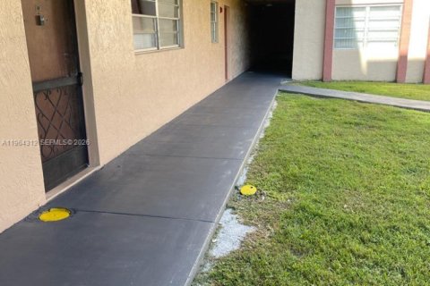 Appartement à louer à Miami, Floride: 3 chambres, 108.42 m2 № 2026762 - photo 7