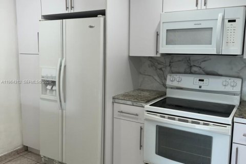 Appartement à louer à Miami, Floride: 3 chambres, 108.42 m2 № 2026762 - photo 16