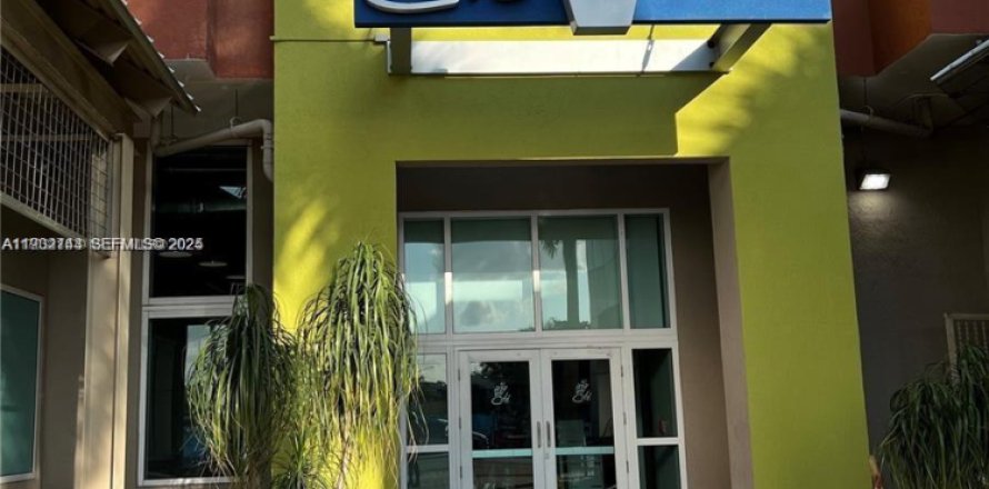 Кондоминиум с 1 спальней в Майами, Флорида № 1991652