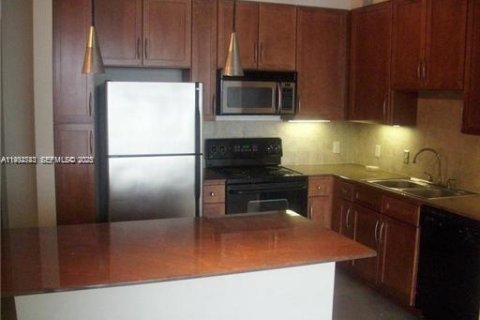 Снять в аренду кондоминиум в Майами, Флорида 1 спальня, 66.15м2, № 1991652 - фото 9