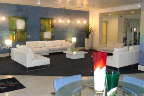 Снять в аренду кондоминиум в Майами, Флорида 1 спальня, 66.15м2, № 1991652 - фото 3