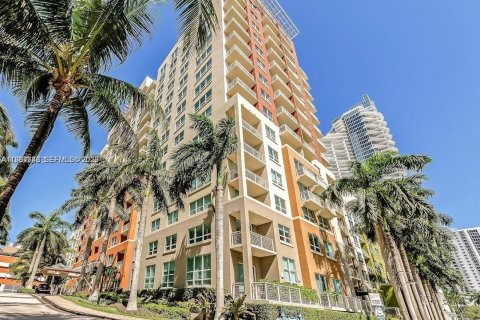 Снять в аренду кондоминиум в Майами, Флорида 1 спальня, 66.15м2, № 1991652 - фото 2