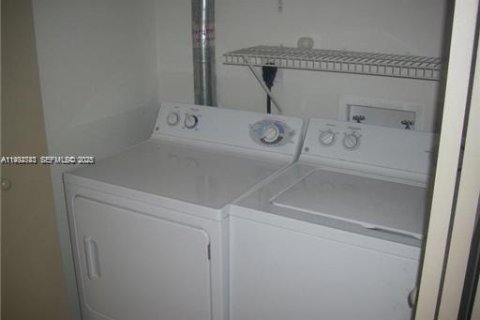 Снять в аренду кондоминиум в Майами, Флорида 1 спальня, 66.15м2, № 1991652 - фото 13