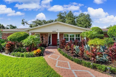 Villa ou maison à Brandon, Floride 4 chambres, 208.57 m2 № 2287875