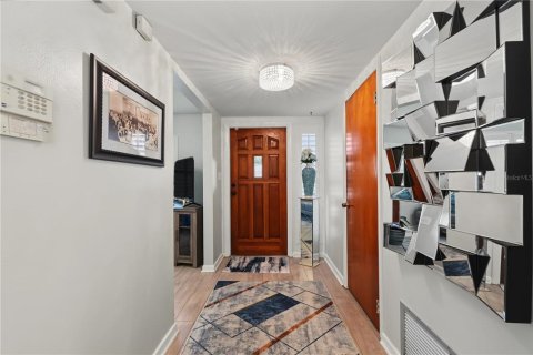 House in Brandon, Florida 4 bedrooms, 208.57 sq.m. № 2287875 - photo 24