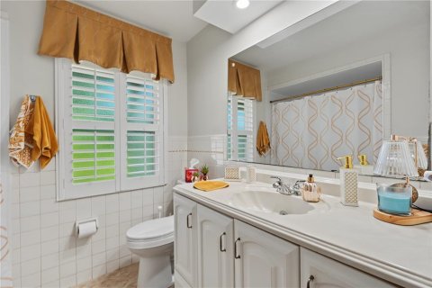 House in Brandon, Florida 4 bedrooms, 208.57 sq.m. № 2287875 - photo 28
