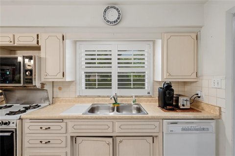 House in Brandon, Florida 4 bedrooms, 208.57 sq.m. № 2287875 - photo 10
