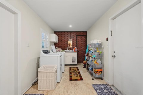 House in Brandon, Florida 4 bedrooms, 208.57 sq.m. № 2287875 - photo 22