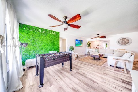 House in Pompano Beach, Florida 4 bedrooms, 163.14 sq.m. № 2006683 - photo 9