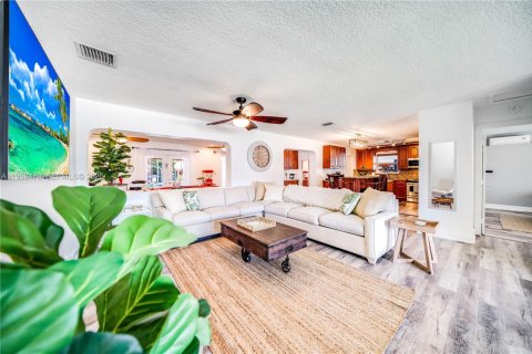 House in Pompano Beach, Florida 4 bedrooms, 163.14 sq.m. № 2006683 - photo 10