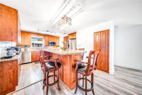 House in Pompano Beach, Florida 4 bedrooms, 163.14 sq.m. № 2006683 - photo 20