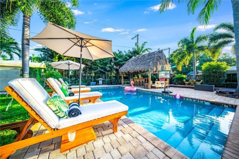 House in Pompano Beach, Florida 4 bedrooms, 163.14 sq.m. № 2006683 - photo 2