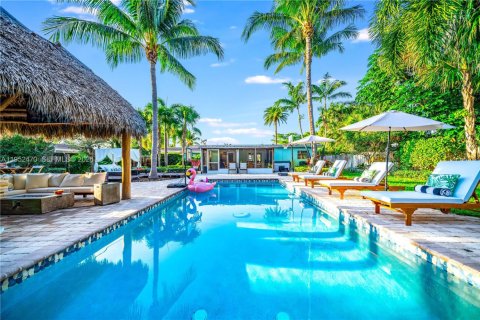 House in Pompano Beach, Florida 4 bedrooms, 163.14 sq.m. № 2006683