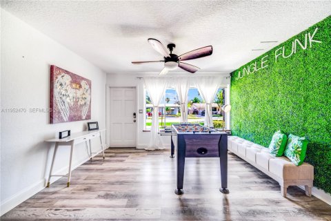 House in Pompano Beach, Florida 4 bedrooms, 163.14 sq.m. № 2006683 - photo 8