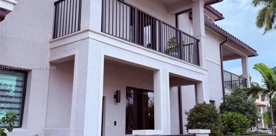 Touwnhouse à Doral, Floride 3 chambres, 149.02 m2 № 2016206