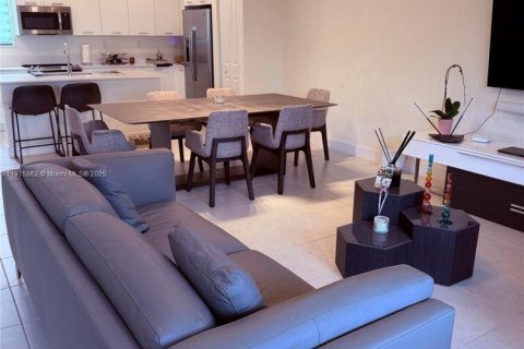 Touwnhouse à vendre à Doral, Floride: 3 chambres, 149.02 m2 № 2016206 - photo 5