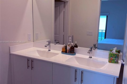 Touwnhouse à vendre à Doral, Floride: 3 chambres, 149.02 m2 № 2016206 - photo 9