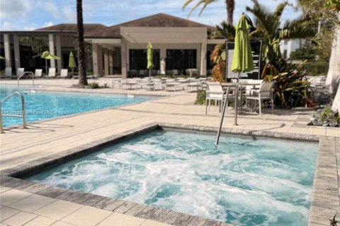 Touwnhouse à vendre à Doral, Floride: 3 chambres, 149.02 m2 № 2016206 - photo 18