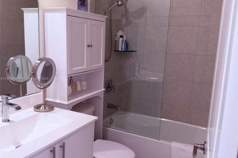 Touwnhouse à vendre à Doral, Floride: 3 chambres, 149.02 m2 № 2016206 - photo 12