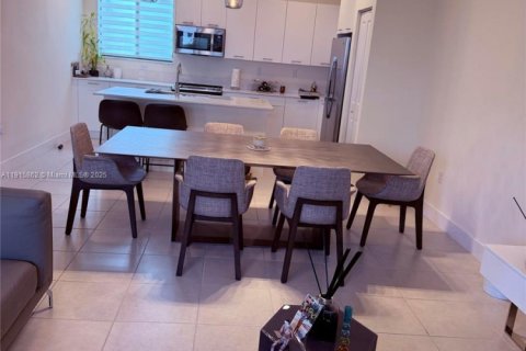 Touwnhouse à vendre à Doral, Floride: 3 chambres, 149.02 m2 № 2016206 - photo 7