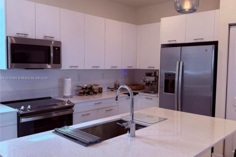 Touwnhouse à vendre à Doral, Floride: 3 chambres, 149.02 m2 № 2016206 - photo 4