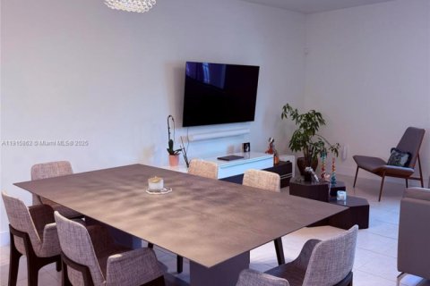 Touwnhouse à vendre à Doral, Floride: 3 chambres, 149.02 m2 № 2016206 - photo 2