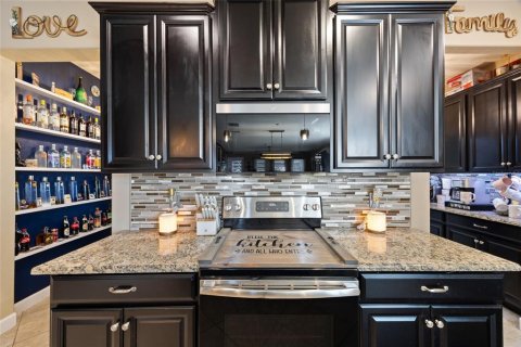 House in Riverview, Florida 5 bedrooms, 356.19 sq.m. № 1900277 - photo 9