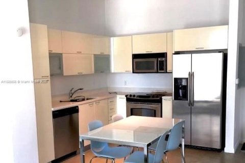 Condo in Miami, Florida, 1 bedroom  № 1932463 - photo 5