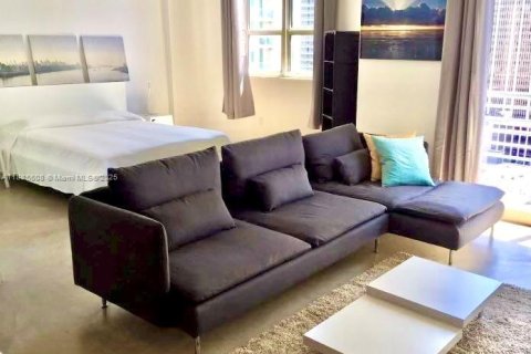 Condo in Miami, Florida, 1 bedroom  № 1932463 - photo 4