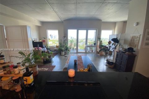 Condo in Miami, Florida, 2 bedrooms № 2170826 - photo 7