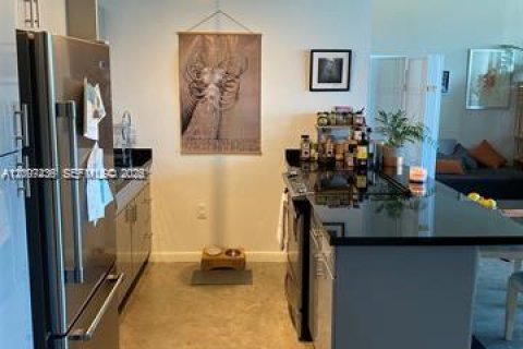 Condo in Miami, Florida, 2 bedrooms № 2170826 - photo 4