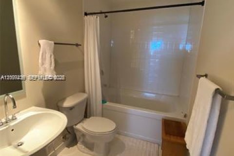 Condo in Miami, Florida, 2 bedrooms № 2170826 - photo 21