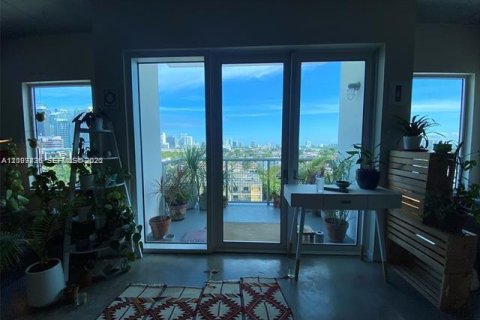 Condo in Miami, Florida, 2 bedrooms № 2170826 - photo 27