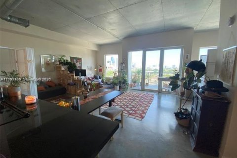 Condo in Miami, Florida, 2 bedrooms № 2170826 - photo 2