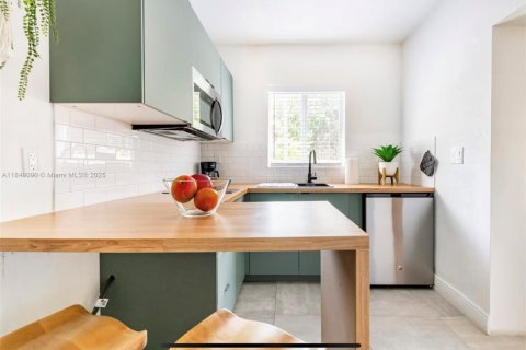 Immobilier commercial à louer à Miami, Floride: 1 chambre, 37.16 m2 № 1977540 - photo 2