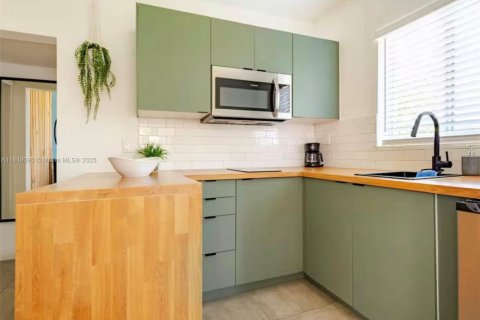 Immobilier commercial à louer à Miami, Floride: 1 chambre, 37.16 m2 № 1977540 - photo 3