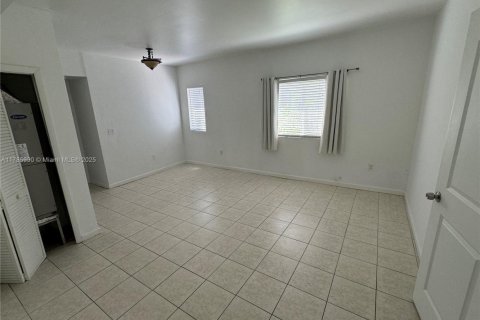 Condo in Miami, Florida, 2 bedrooms № 1863067 - photo 2